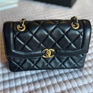 CHANEL Flap Bag – Agneau Lambskin Brilliant Black with Gold Hardware
